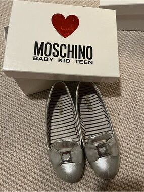 Moschino Girls Metallic Silver Bow Heart Ballet Flats